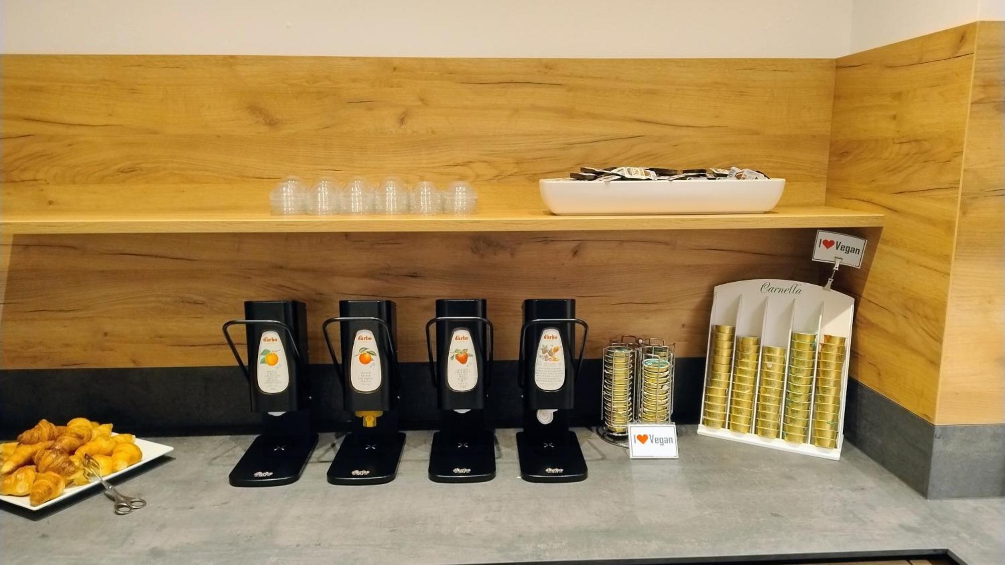 施瓦茨餐厅酒店 Neusiedl am Steinfelde 外观 照片