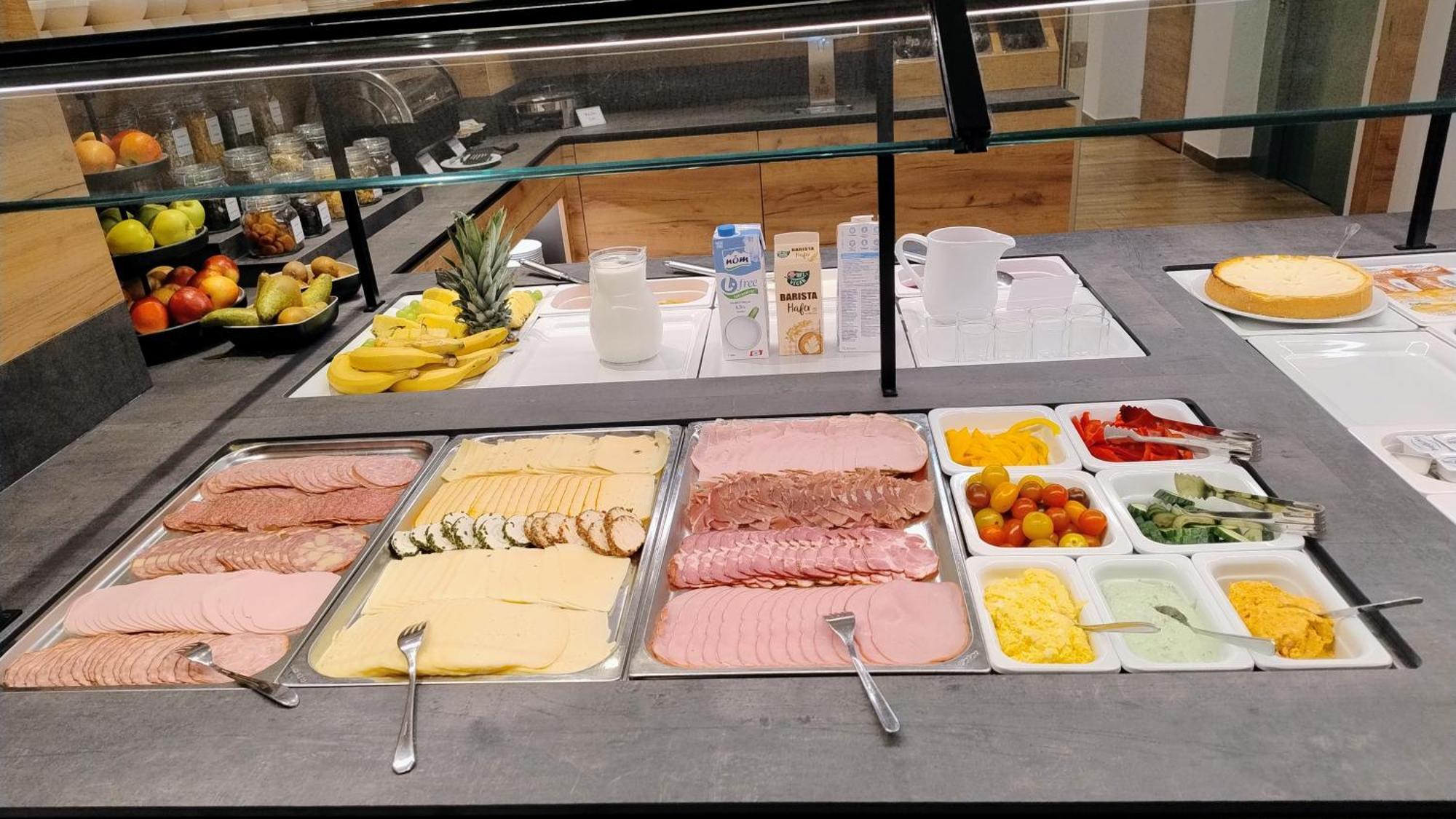 施瓦茨餐厅酒店 Neusiedl am Steinfelde 外观 照片