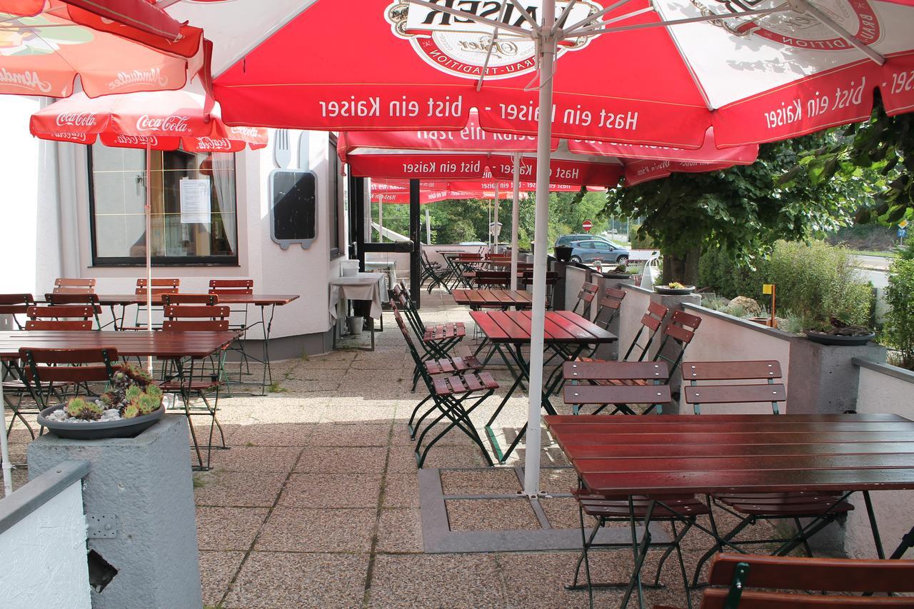 施瓦茨餐厅酒店 Neusiedl am Steinfelde 外观 照片